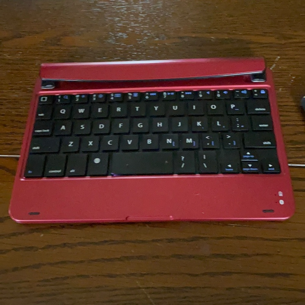 Bluetooth keyboard for iPad